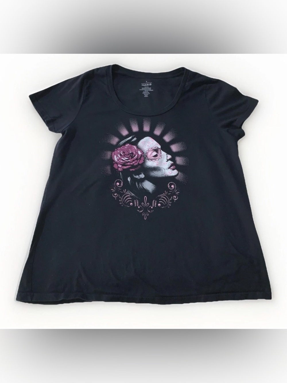 Torrid black catrina rose tshirt women's size 3 plus
